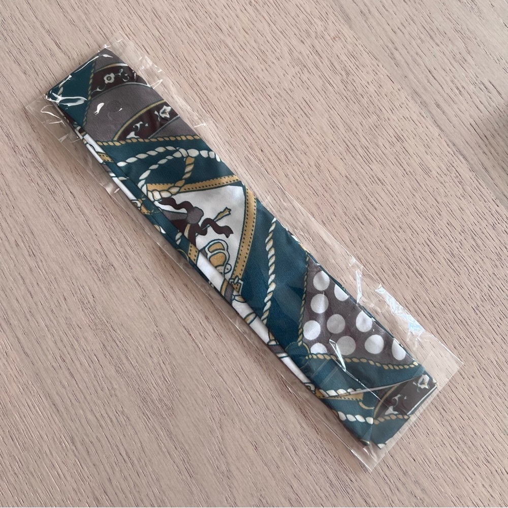 *FREE WITH PURCHASE - Handbag tie scarf